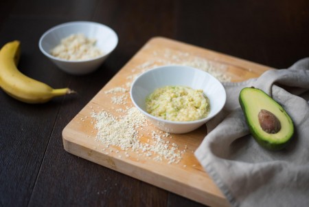 Mousse de millet, banane et d'avocat pour bébé
